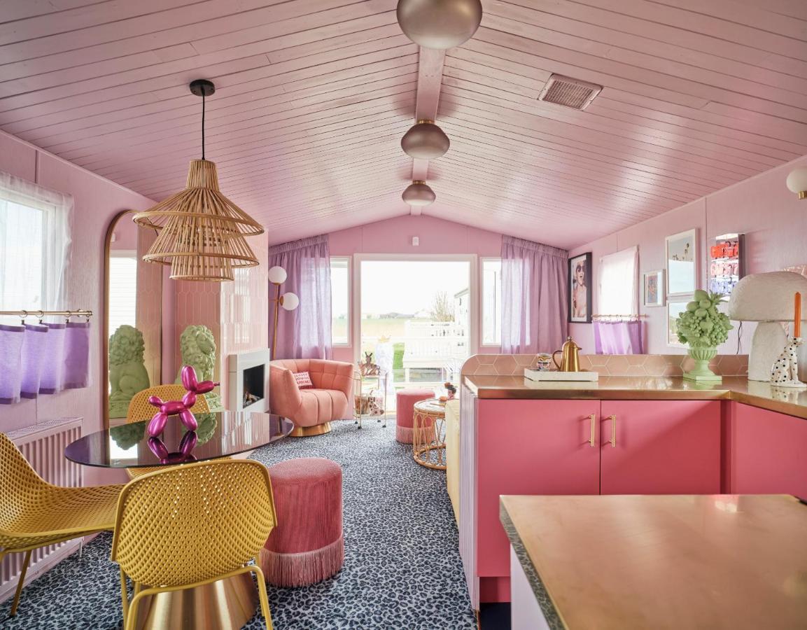 Fun Barbie Inspired, 6 Berth Caravan - Camber Sands Holiday Park, Near The Beach Luaran gambar