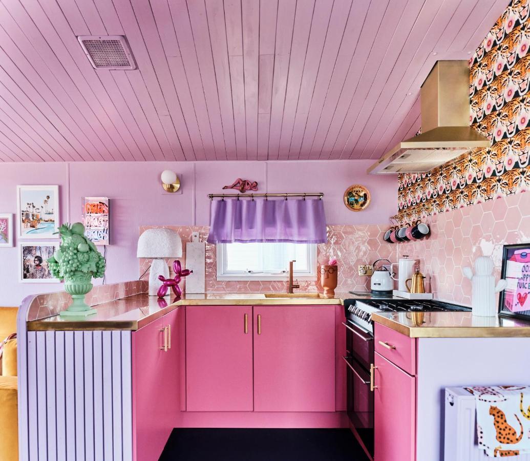 Fun Barbie Inspired, 6 Berth Caravan - Camber Sands Holiday Park, Near The Beach Luaran gambar